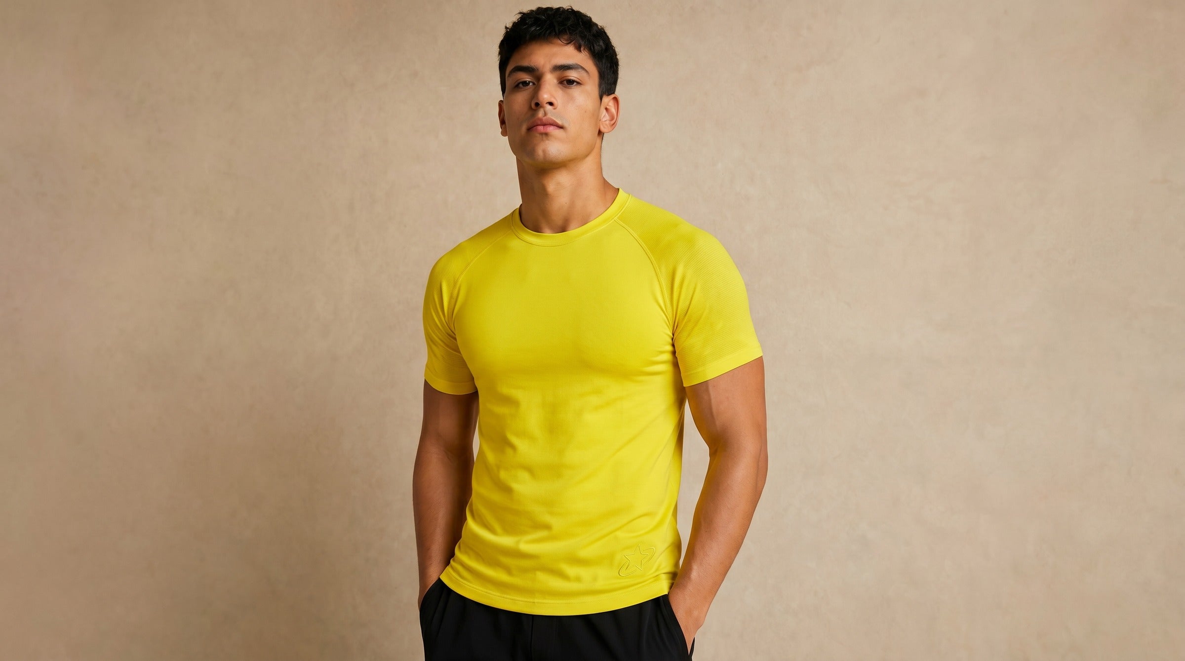 Apex Seamless Tee lifestyle - Electric Yellow