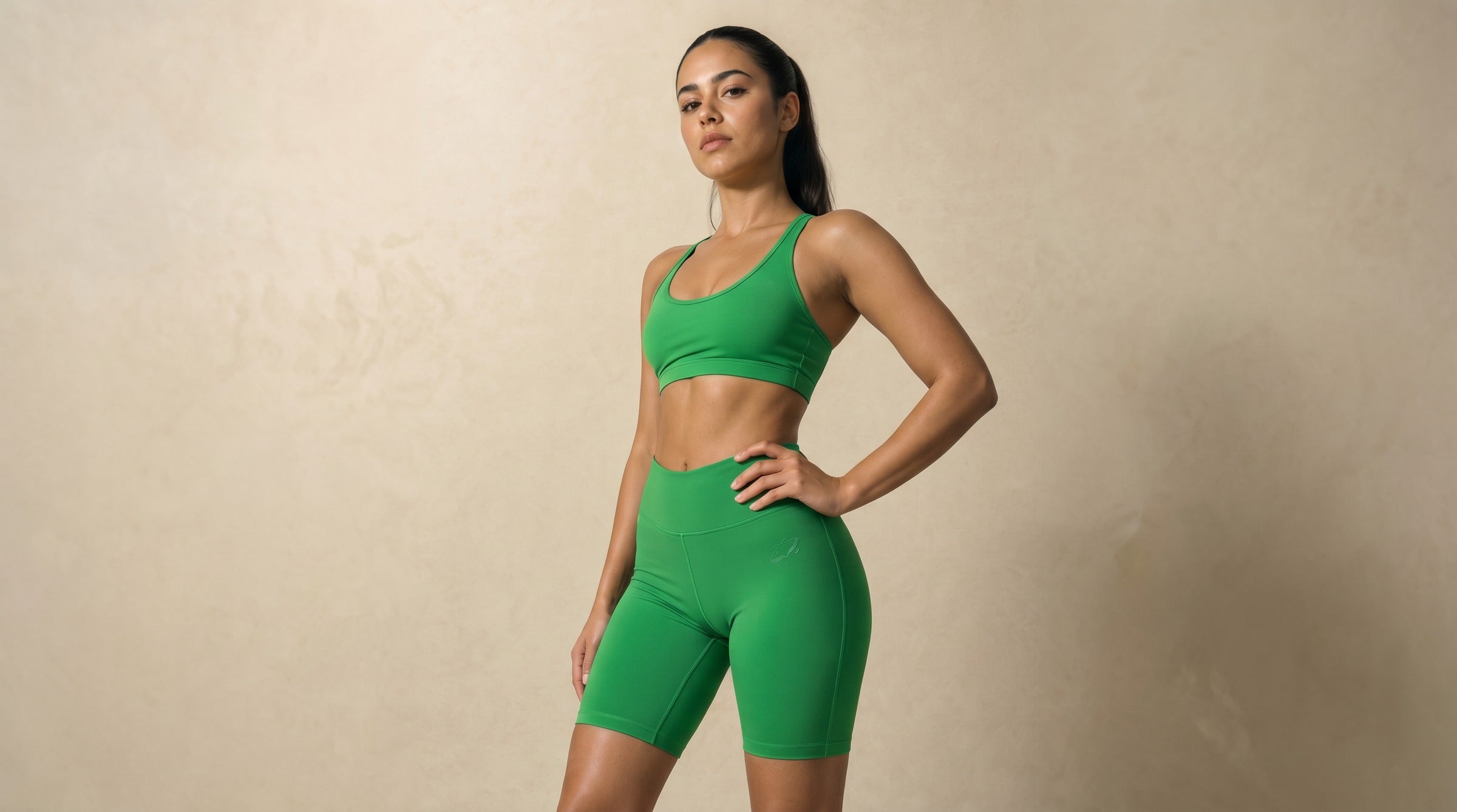 Solar Biker Short lifestyle - Forest Neon
