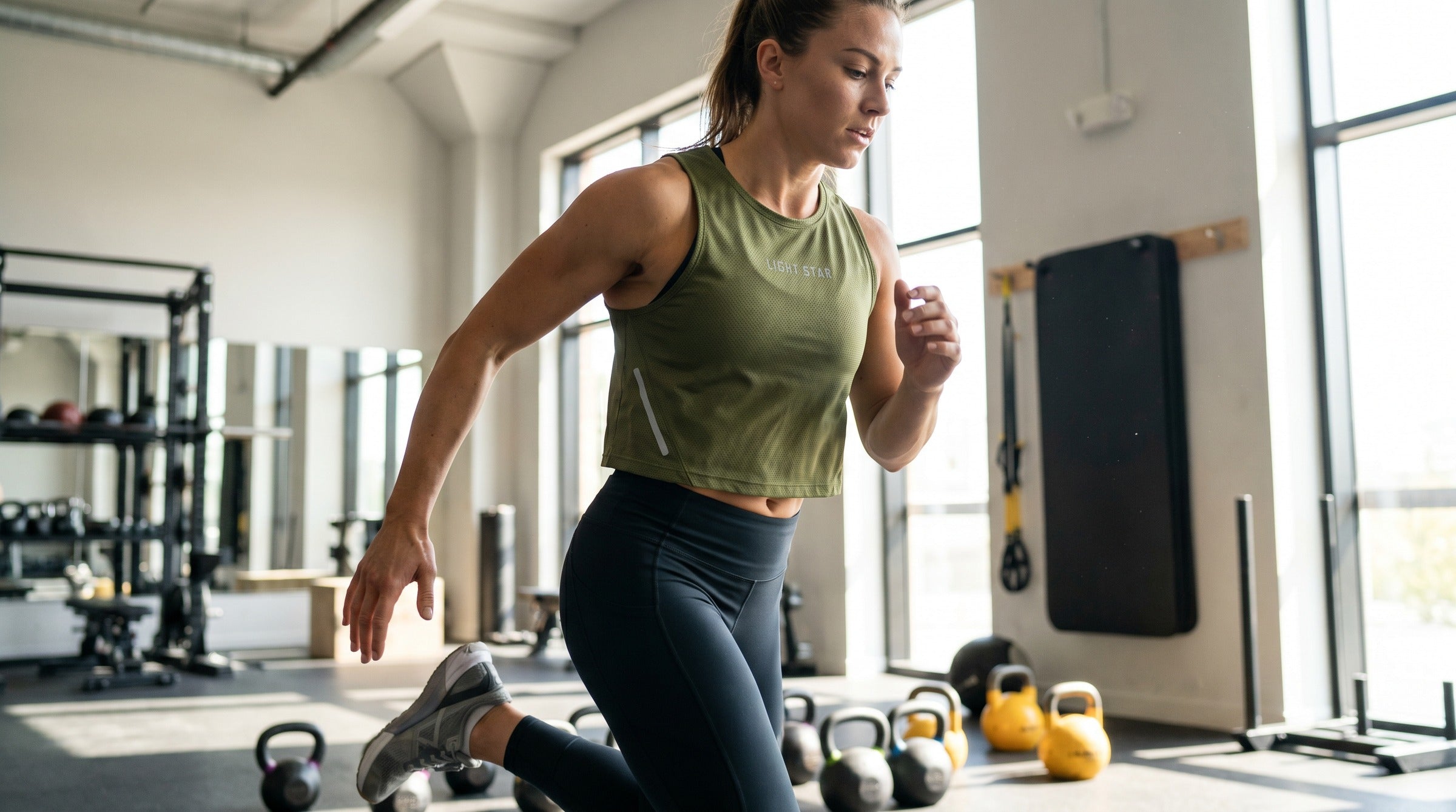 Vapor Mesh Crop lifestyle - Olive Green